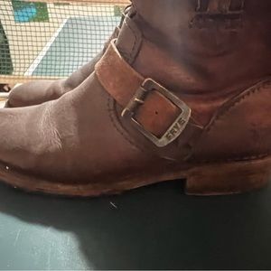 Brown leather Frye ladies boots. Size 8. Perfect shape. Lightly worn.